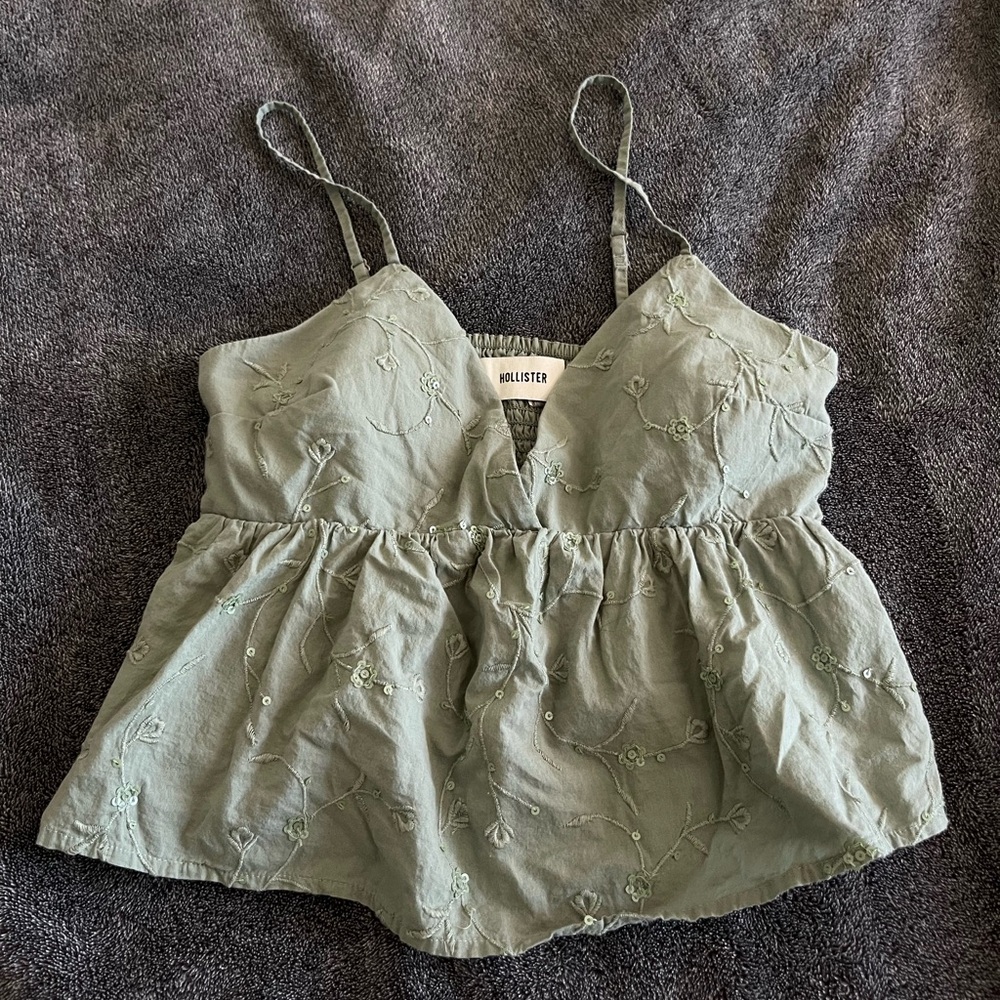 HOLLISTER easy embroidered shine babydoll top SIZE M